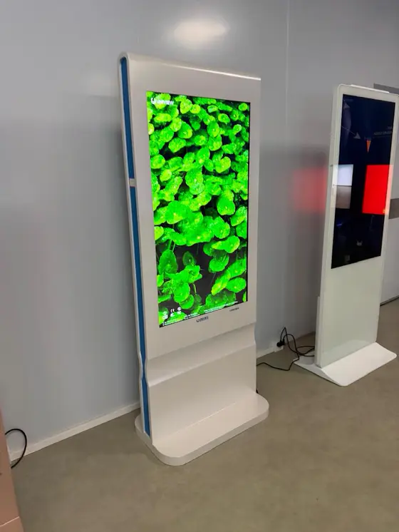 Tótems digitales: Señalización para interiores